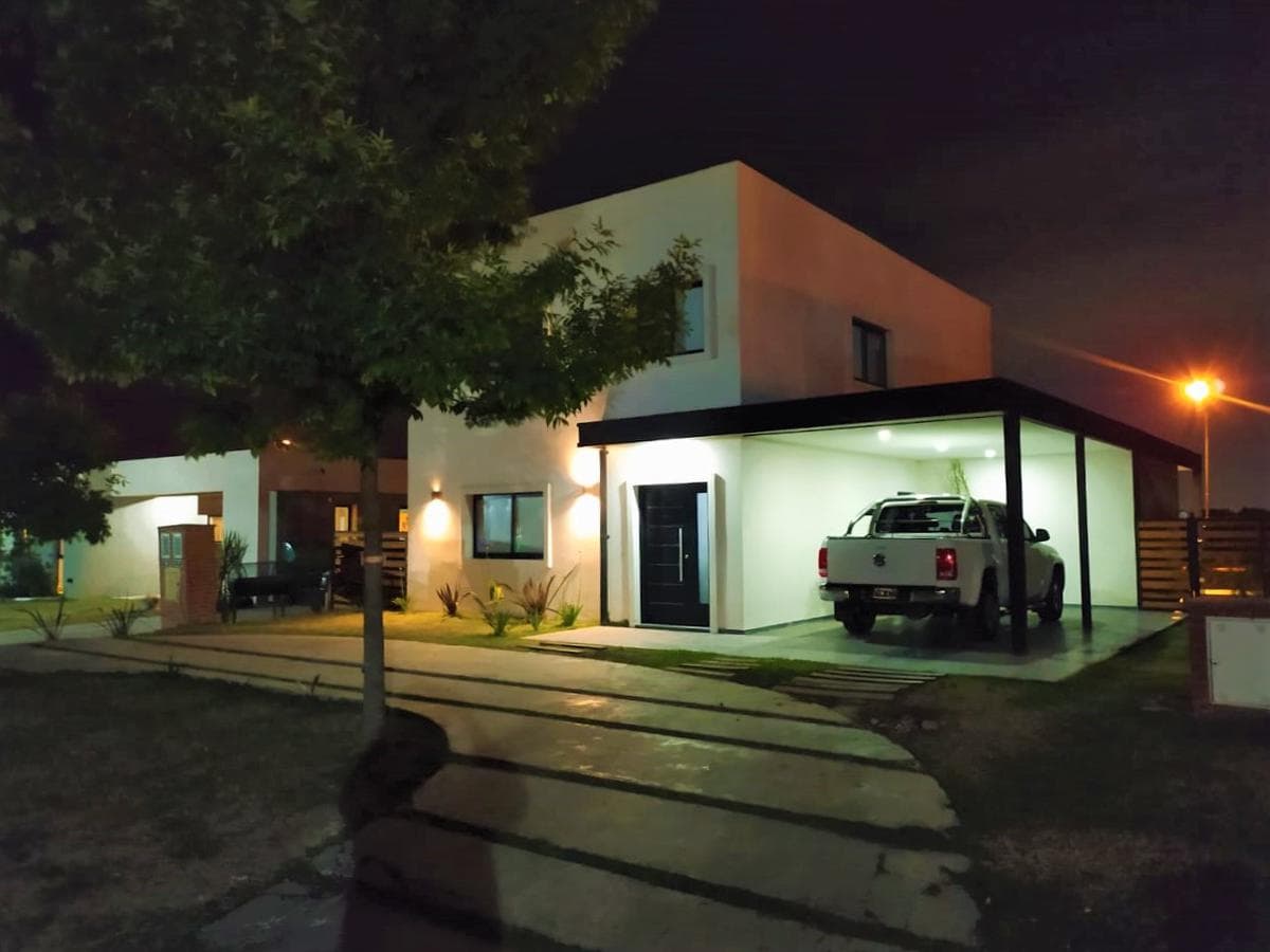 4-Bedroom House for Sale with Pool in San Eduardo - Pilar