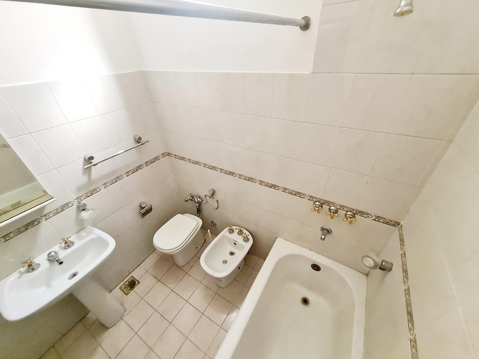 Departamento de 3 Ambientes en Venta - Balcón - Tribunales