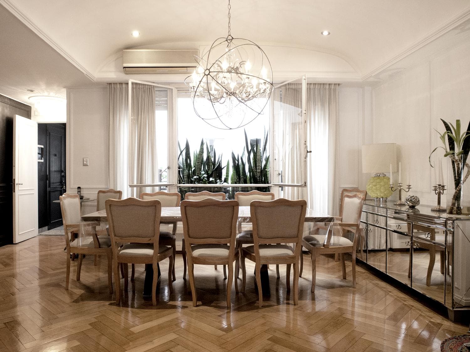 A one-bedroom apartment for rent in Recoleta. Unique and very bright