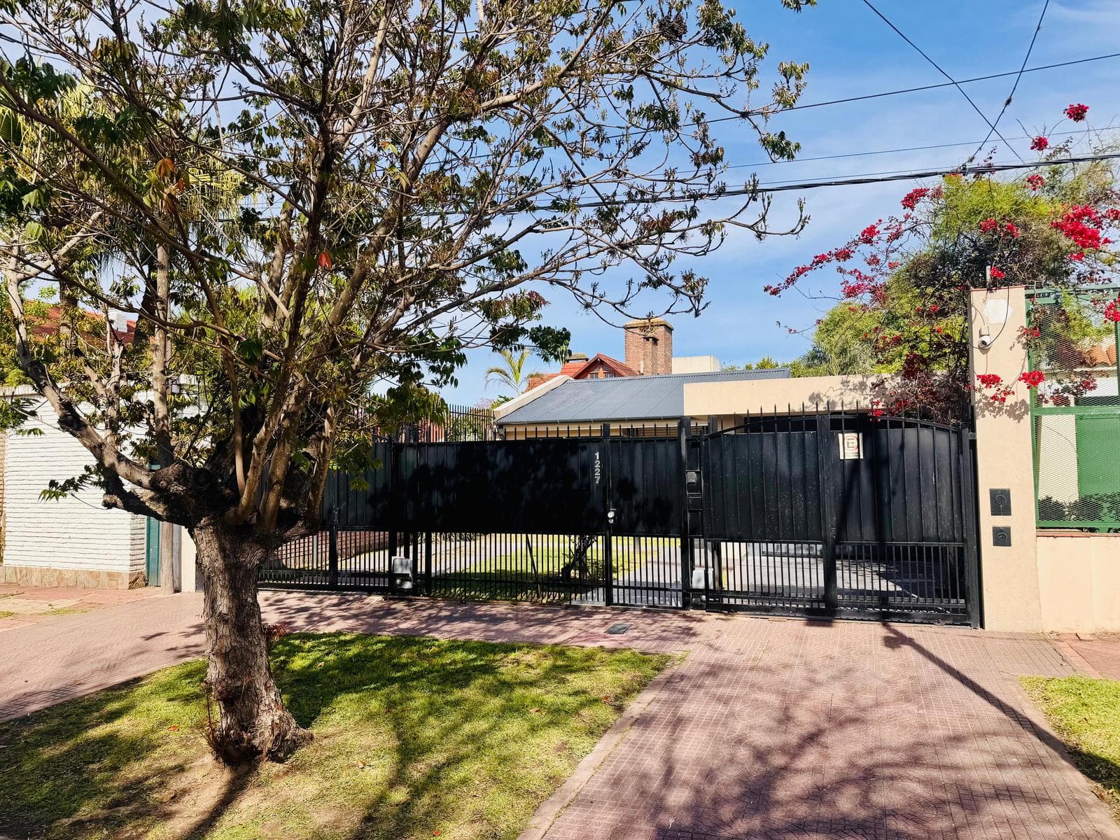 3-bedroom house for rent in Alberdi with garden and pool