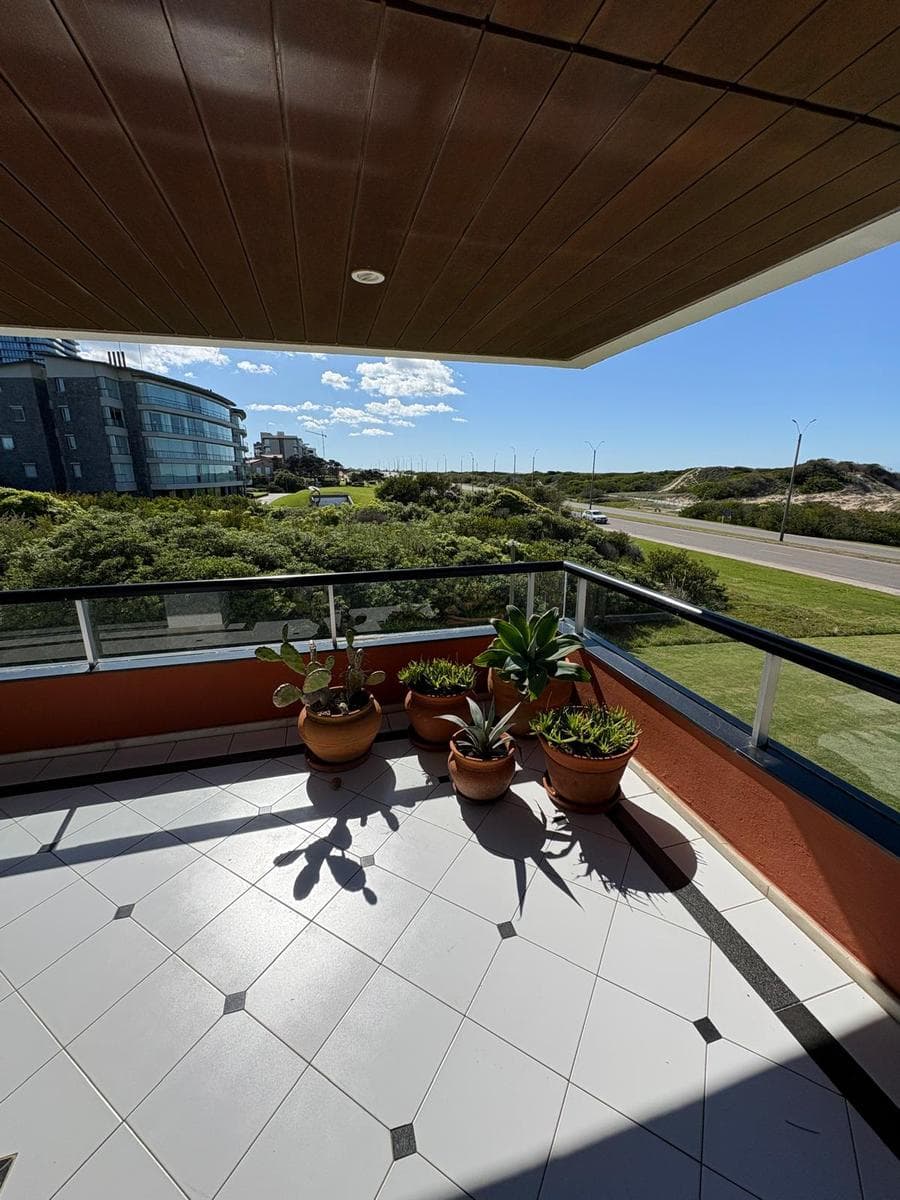 Punta del Este: Short-Term Rental Apartment in Aguas Azules I