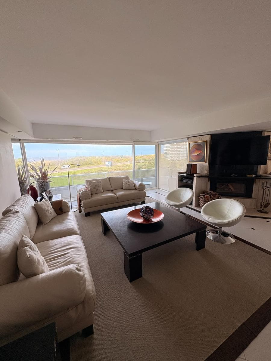 Punta del Este: Apartment for Sale and Short-Term Rentals in Aguas Azules II