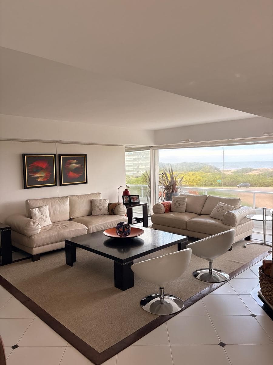 Punta del Este: Apartment for Sale and Short-Term Rentals in Aguas Azules II