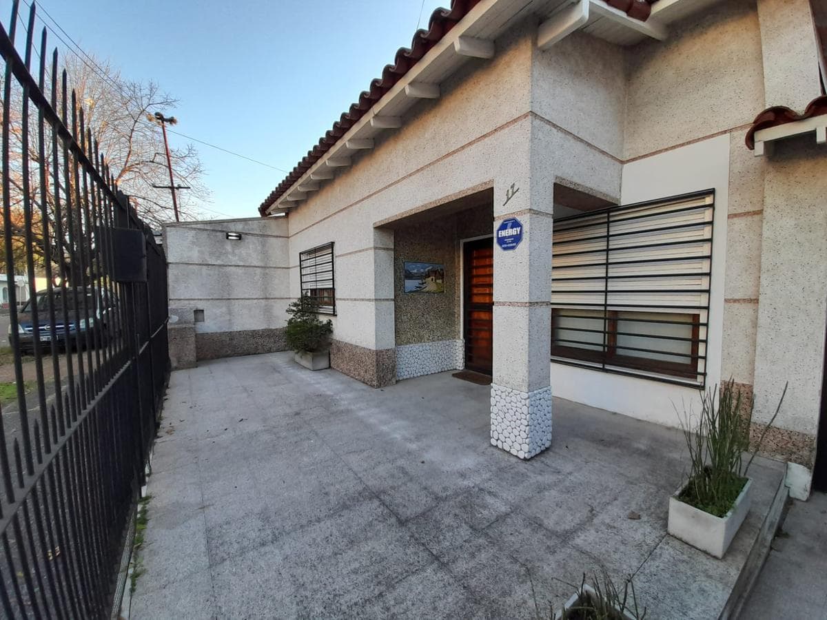For Sale/Trade: 3-room house with 3 parking spaces in Don Bosco.