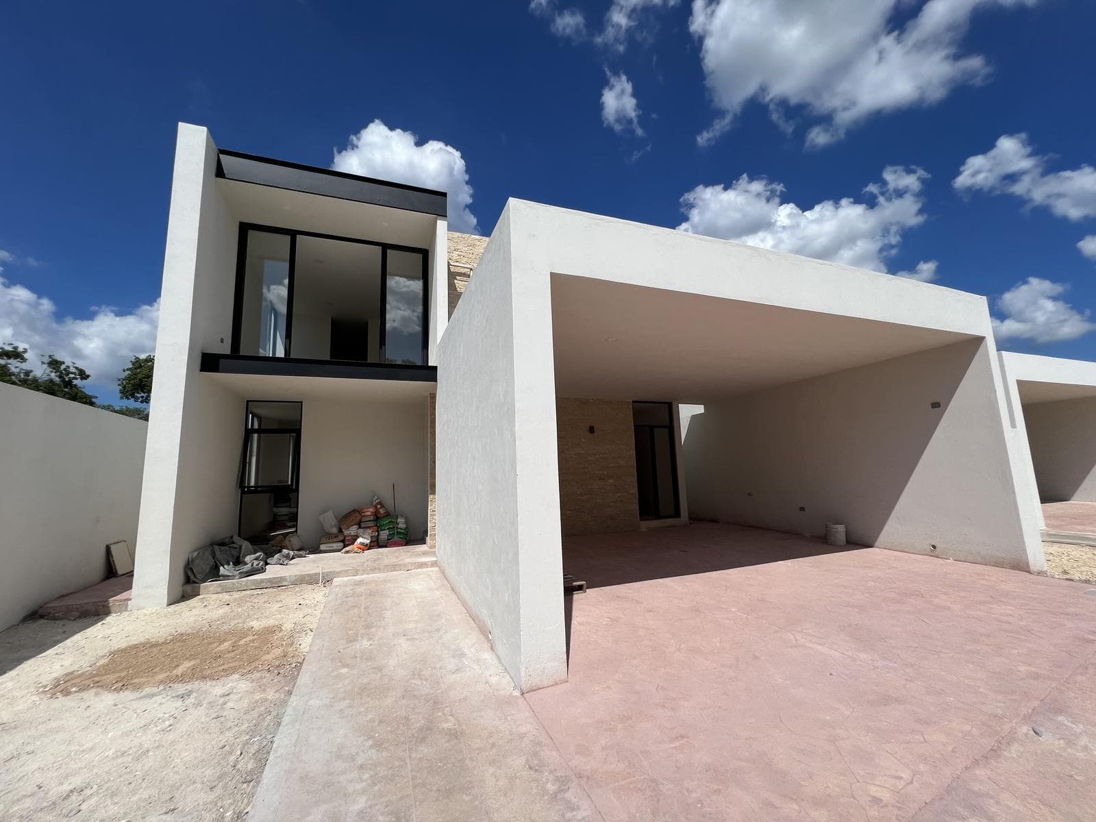 House for Sale in Mérida, Ready for Occupancy, in a Gated Community with Amenities