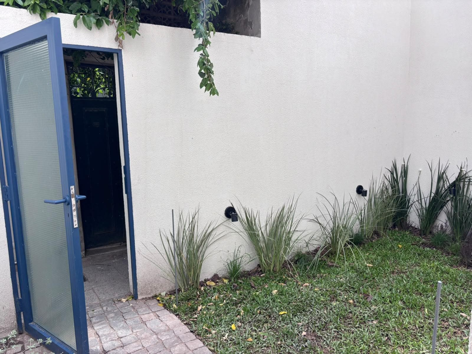 3-bedroom house for sale with a hallway, near the river, with a terrace and patio
