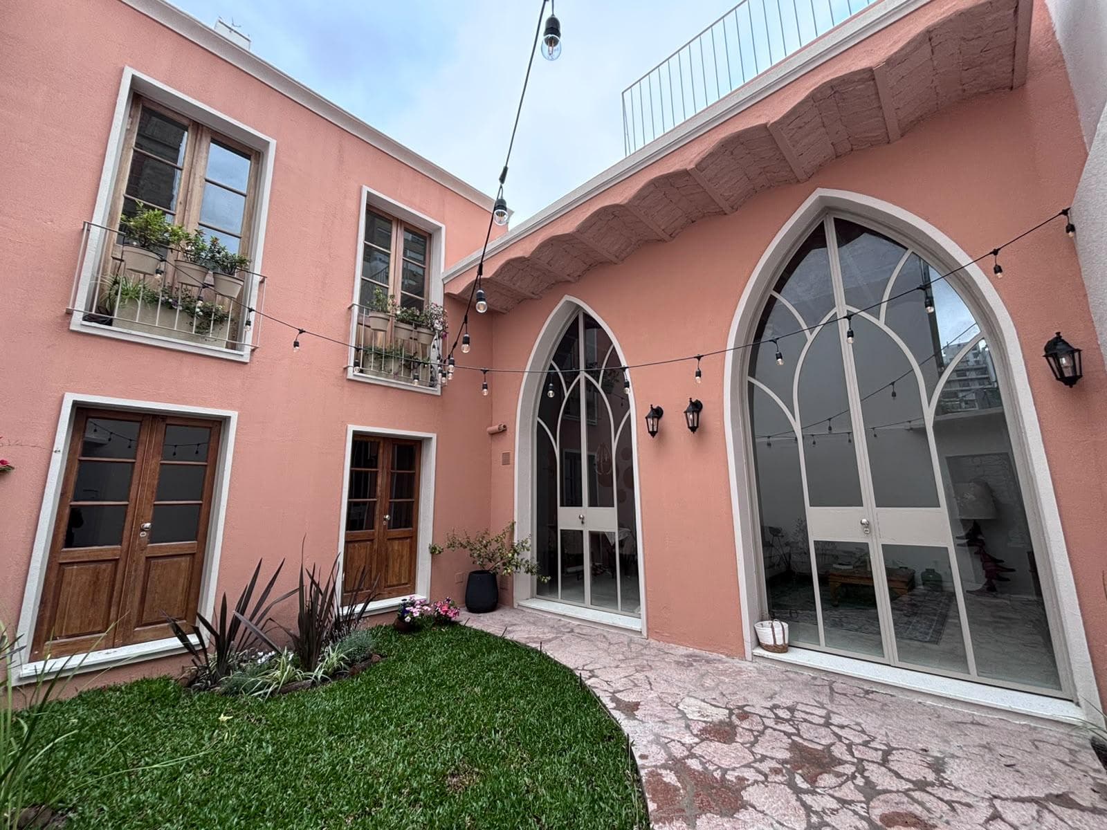 House for sale: three-bedroom, hallway-style, near the river, with a patio, terrace, and pool