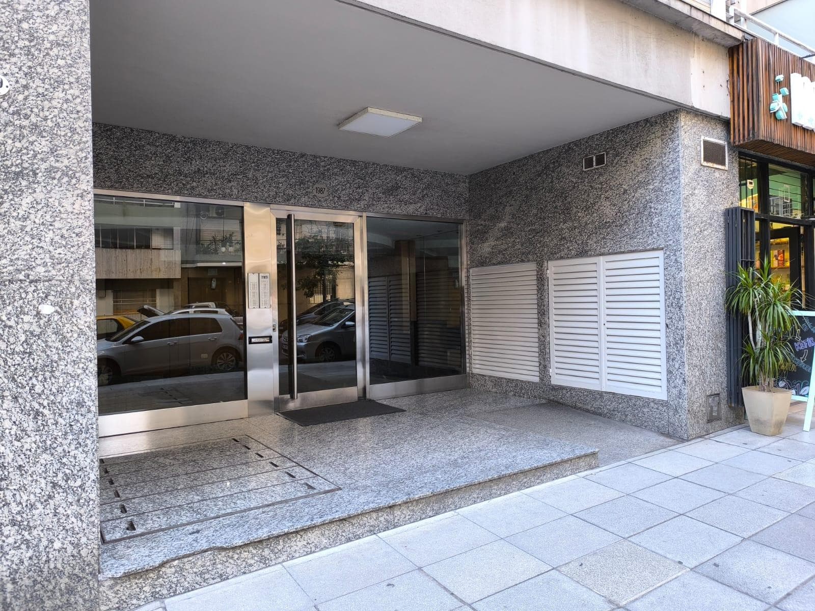 Apartment for rent in the northern neighborhood: 2 very spacious rooms with a balcony; built in 1987
