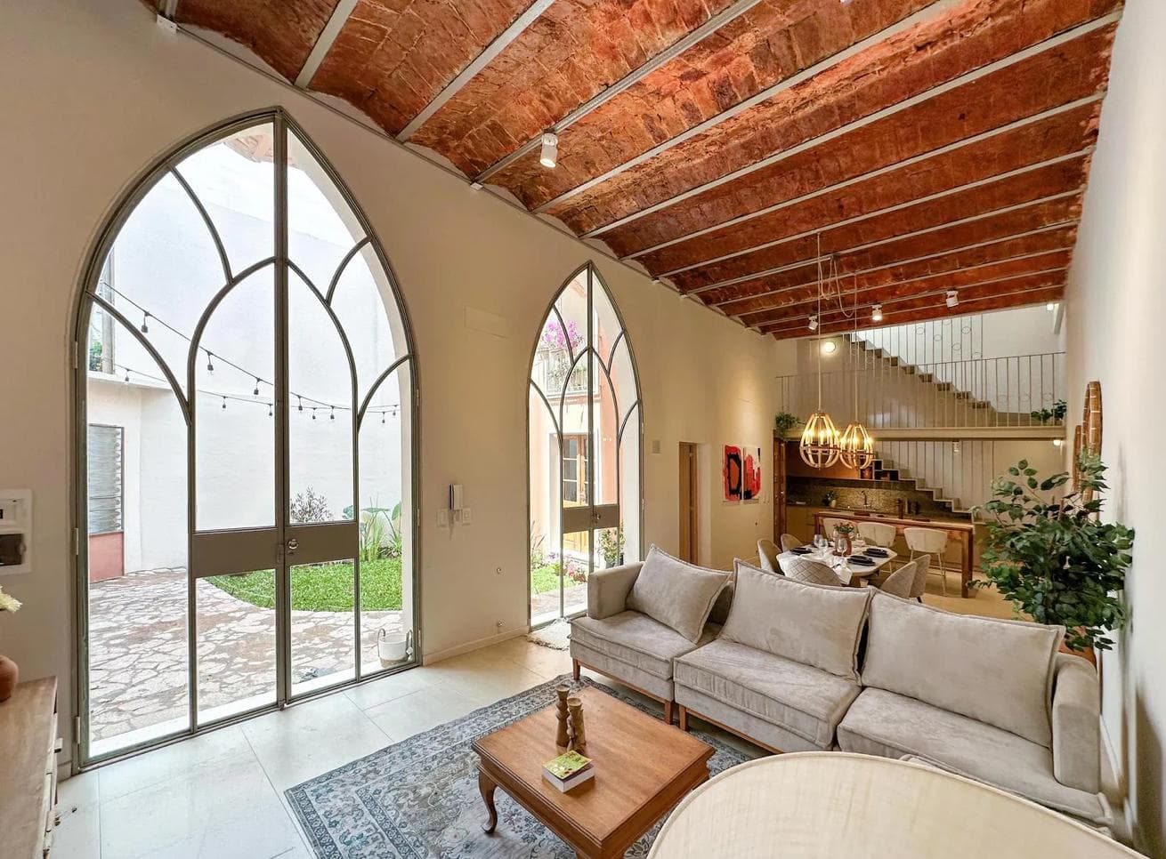 Casa de Pasillo con 3 Dormitorios, Patio, Terraza y Pileta - Pichincha, Rosario