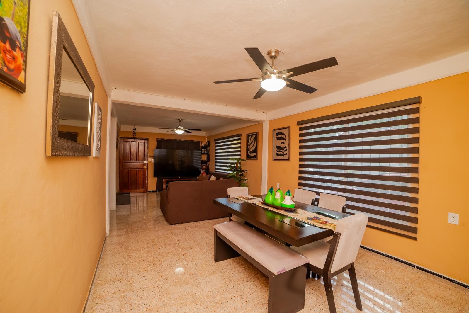 CORNER HOUSE WITH 2 BEDROOMS ON THE GROUND FLOOR
