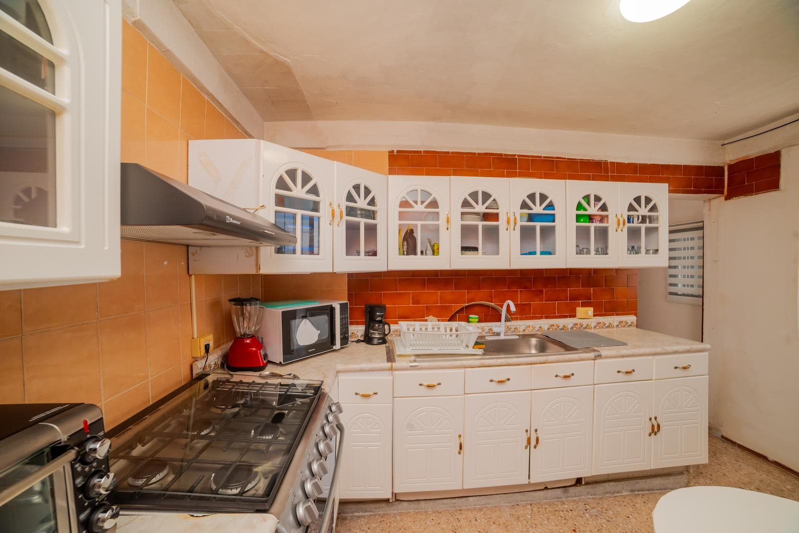 CORNER HOUSE WITH 2 BEDROOMS ON THE GROUND FLOOR