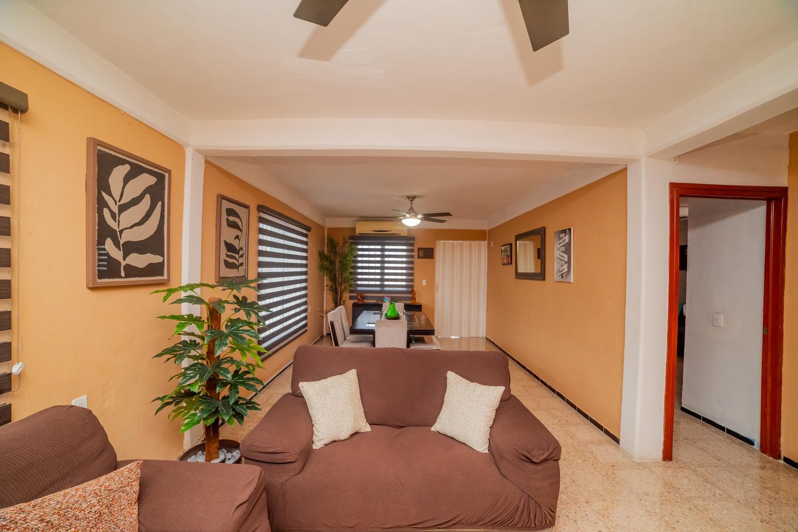 CORNER HOUSE WITH 2 BEDROOMS ON THE GROUND FLOOR