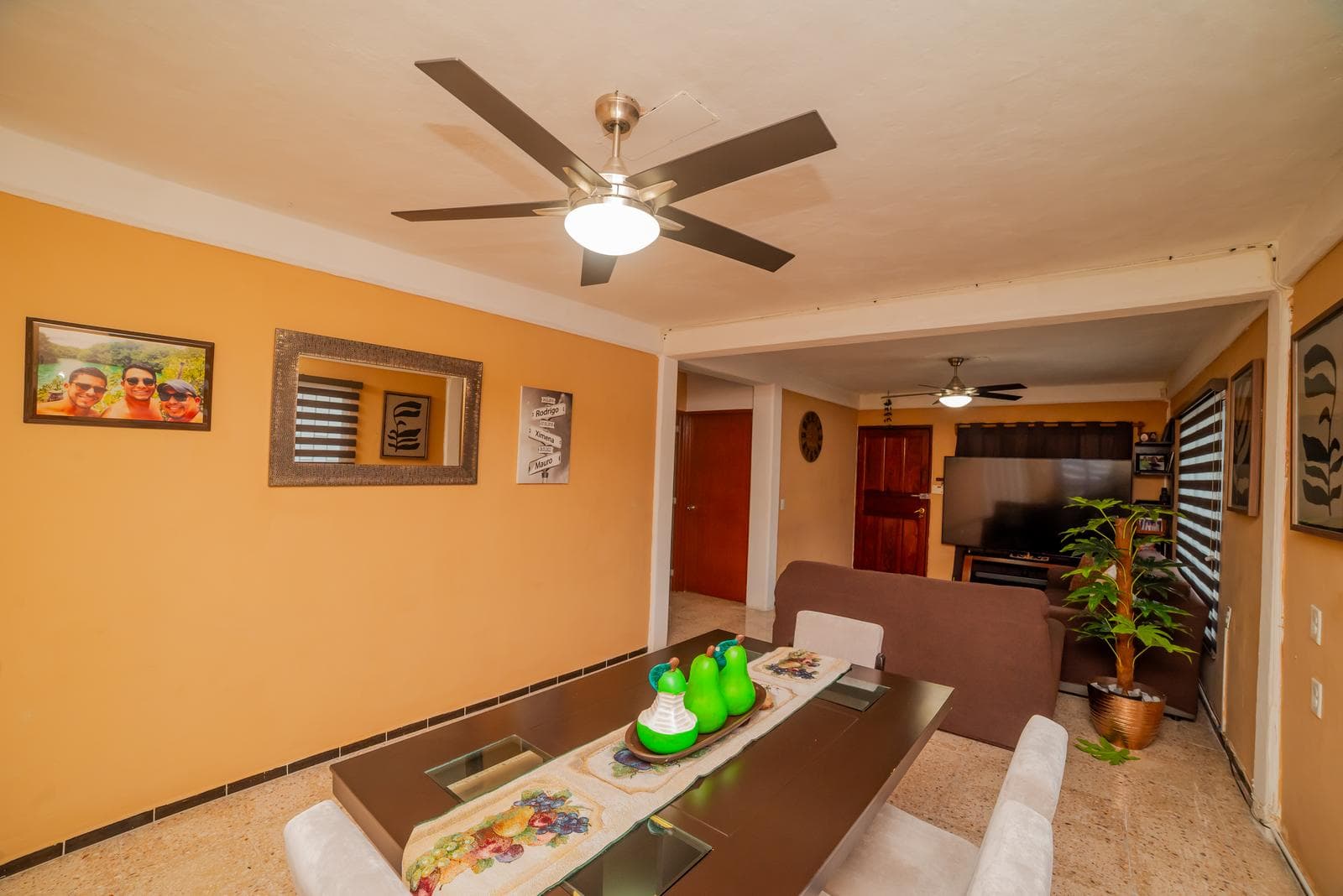 CORNER HOUSE WITH 2 BEDROOMS ON THE GROUND FLOOR