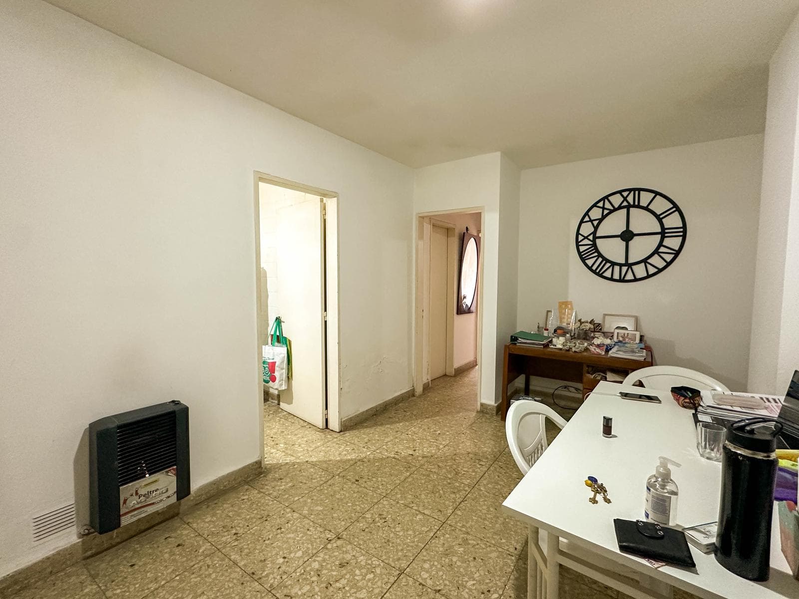 Two-bedroom apartment for sale in Pellegrini and Maipu, Rosario