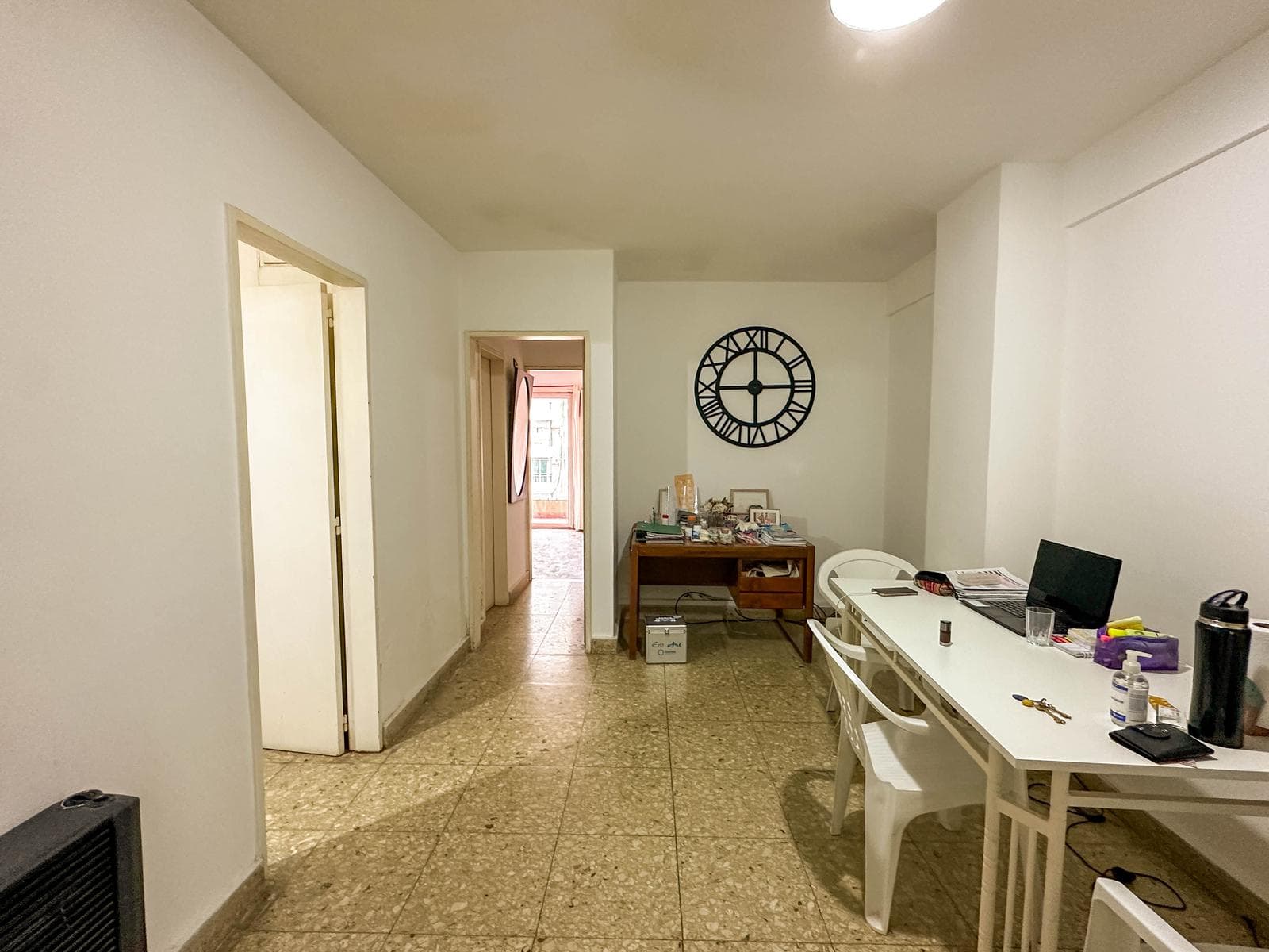 Two-bedroom apartment for sale in Pellegrini and Maipu, Rosario