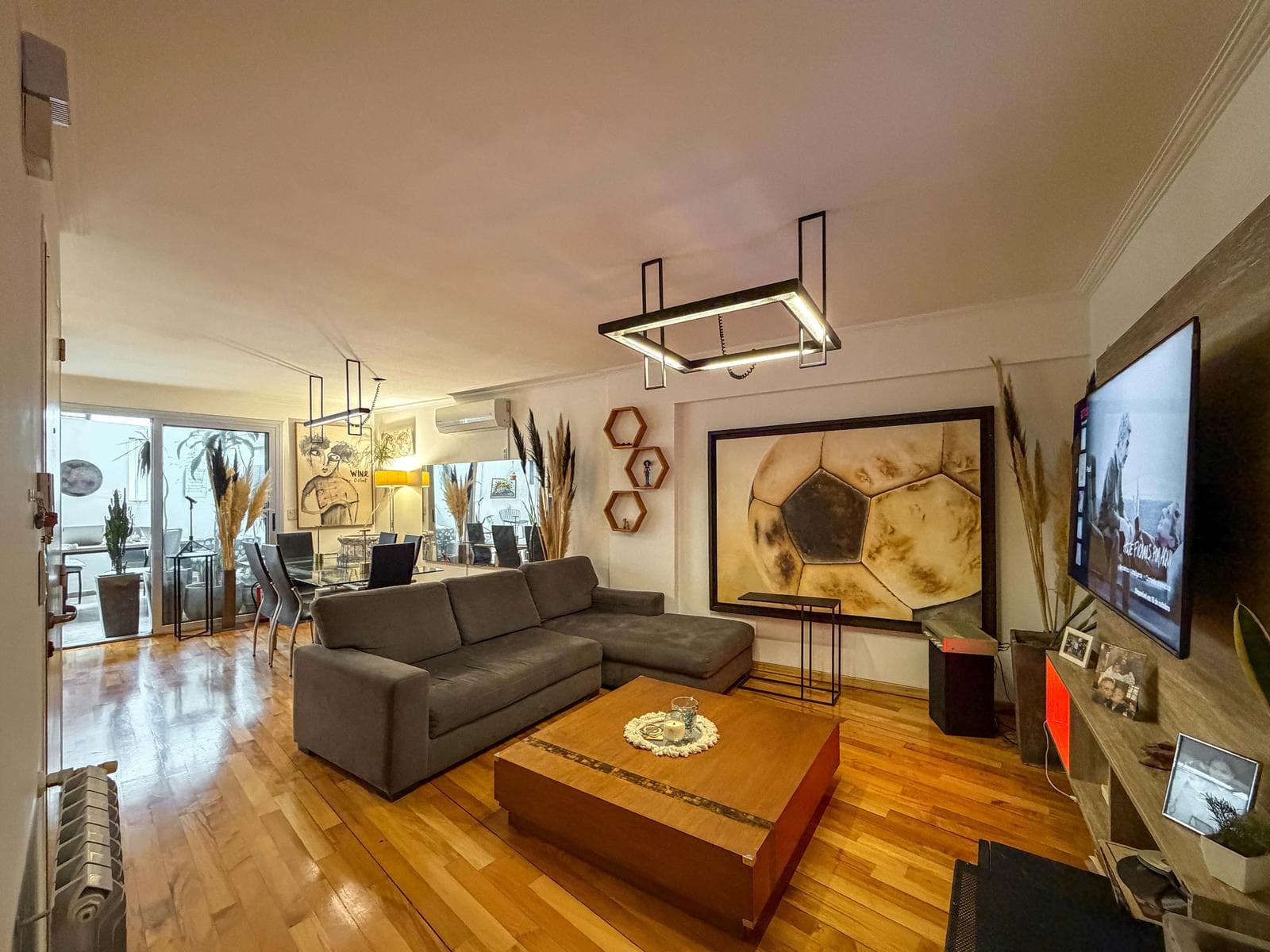 Departamento de 3 dormitorios con 3 baños, radiadores, cochera y amenities
