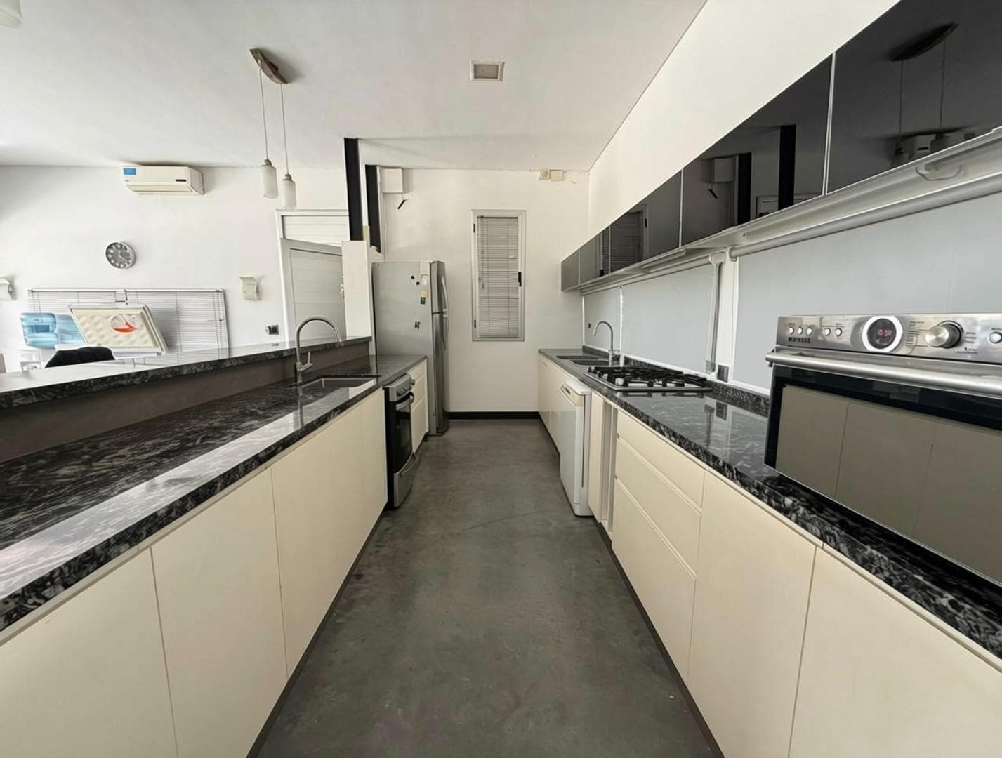 House for Sale in Funes with a Pool, Radiators, and Parking Spaces