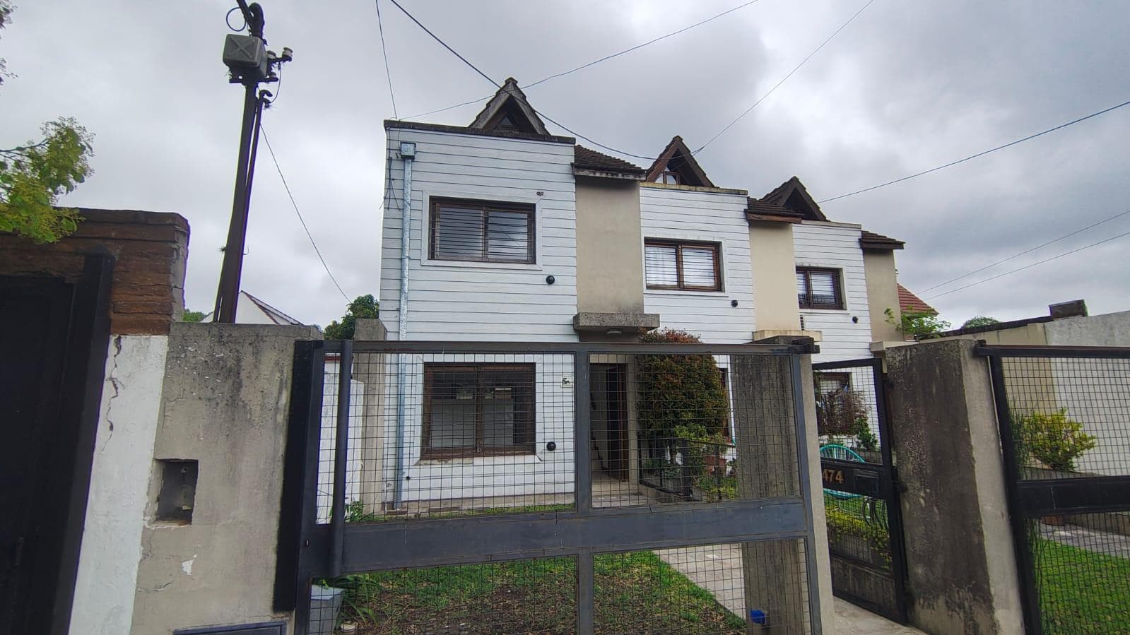 Venta Duplex 4 Amb. Adrogue Garage y Fondo Libre