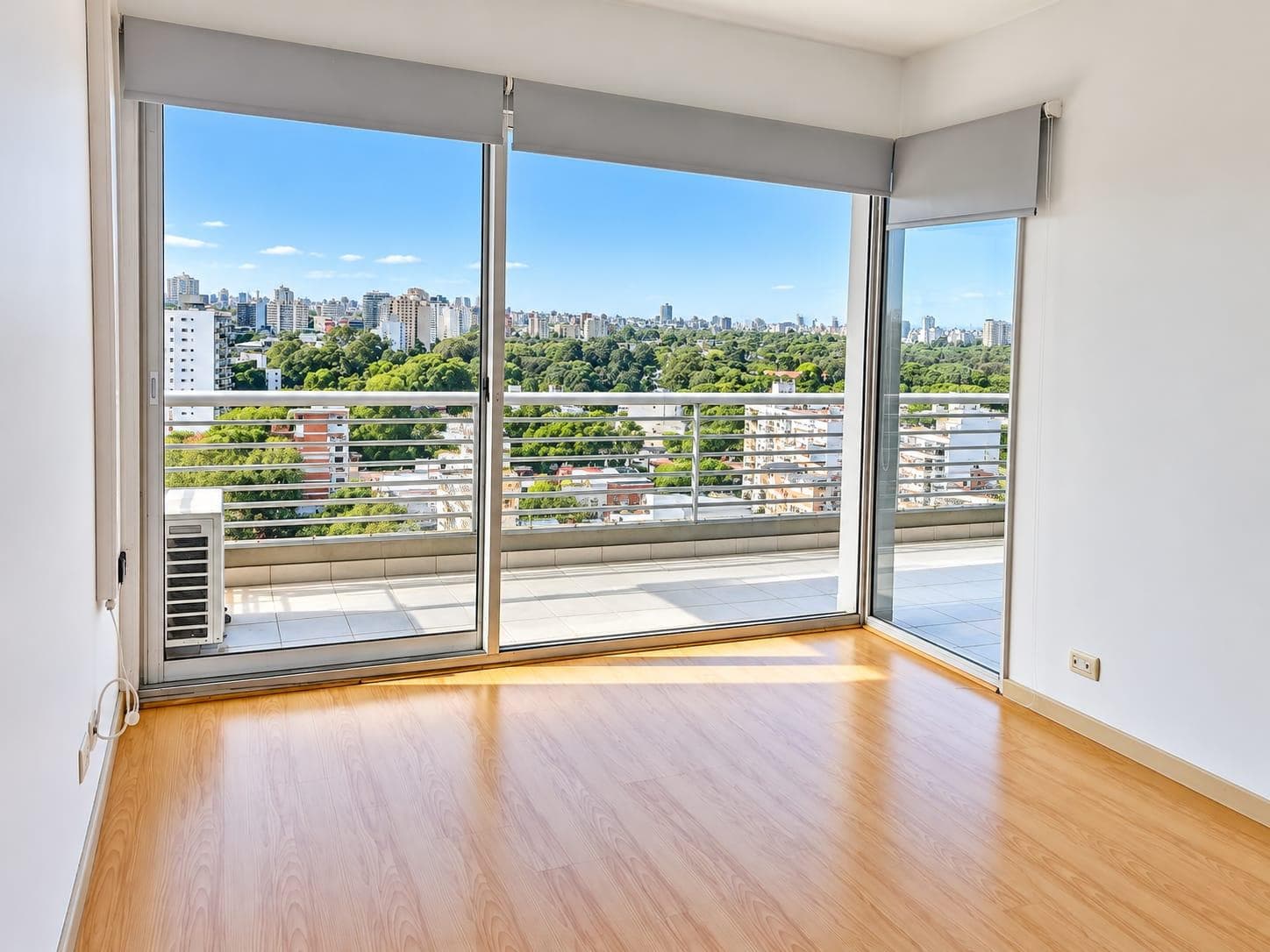 Alquiler 4 Ambientes con Dependencia Piso 15 con Vista al Rio Cochera y Amenities Olivos