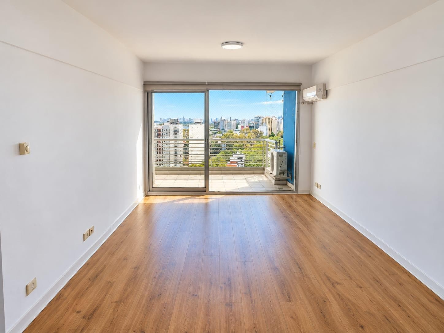 Alquiler 4 Ambientes con Dependencia Piso 15 con Vista al Rio Cochera y Amenities Olivos