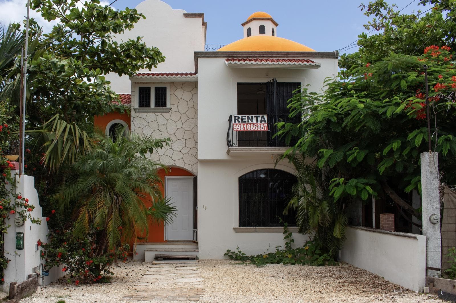 SPACIOUS FAMILY HOME FOR RENT JUST A FEW STEPS FROM THE BEACH