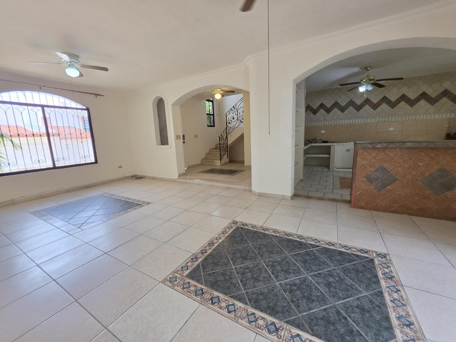 SPACIOUS FAMILY HOME FOR RENT JUST A FEW STEPS FROM THE BEACH