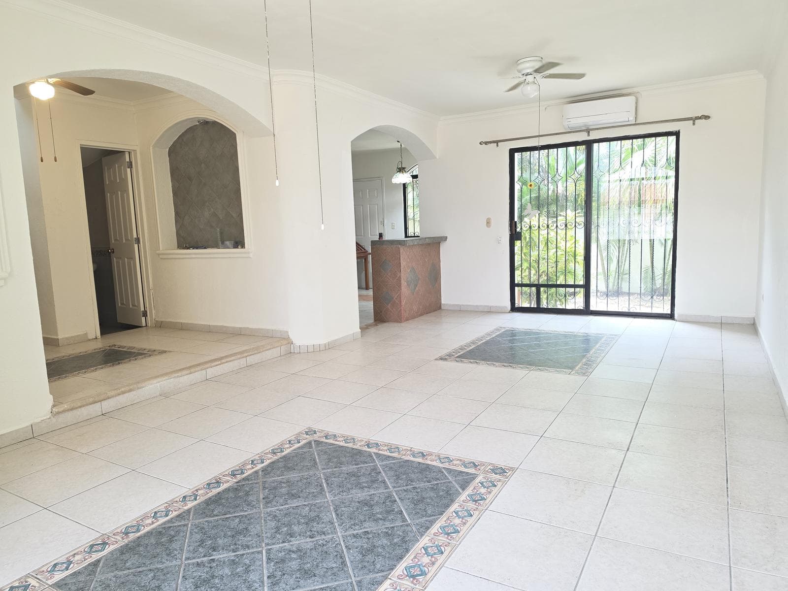 SPACIOUS FAMILY HOME FOR RENT JUST A FEW STEPS FROM THE BEACH