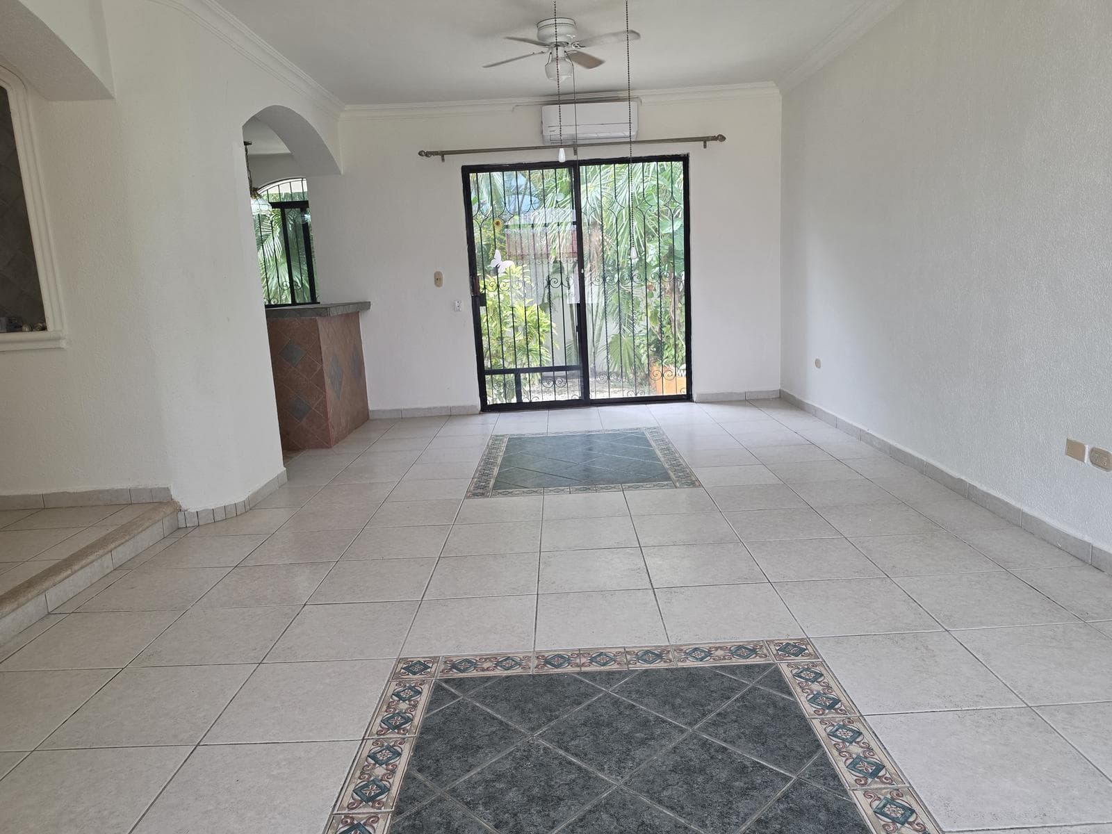 SPACIOUS FAMILY HOME FOR RENT JUST A FEW STEPS FROM THE BEACH