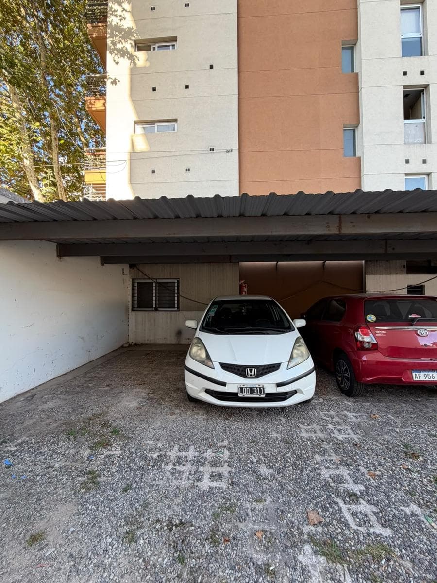 Cochera en Caseros