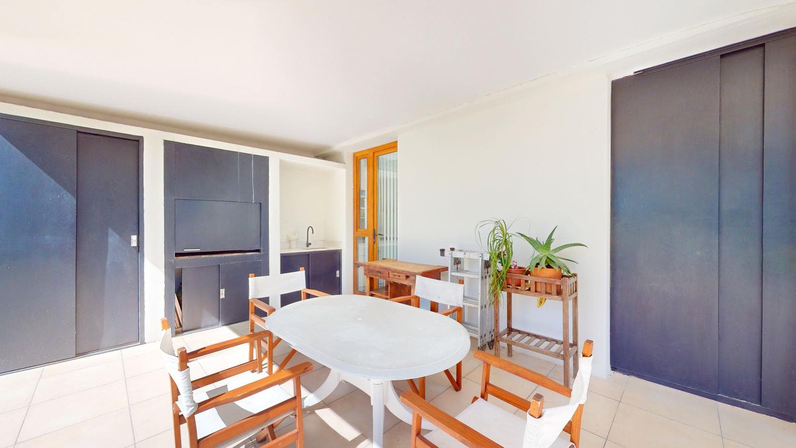 House for sale at 458 and 12-b. It has 119 m² of floor space on a 9 x 46 lot. IN PERFECT CONDITION