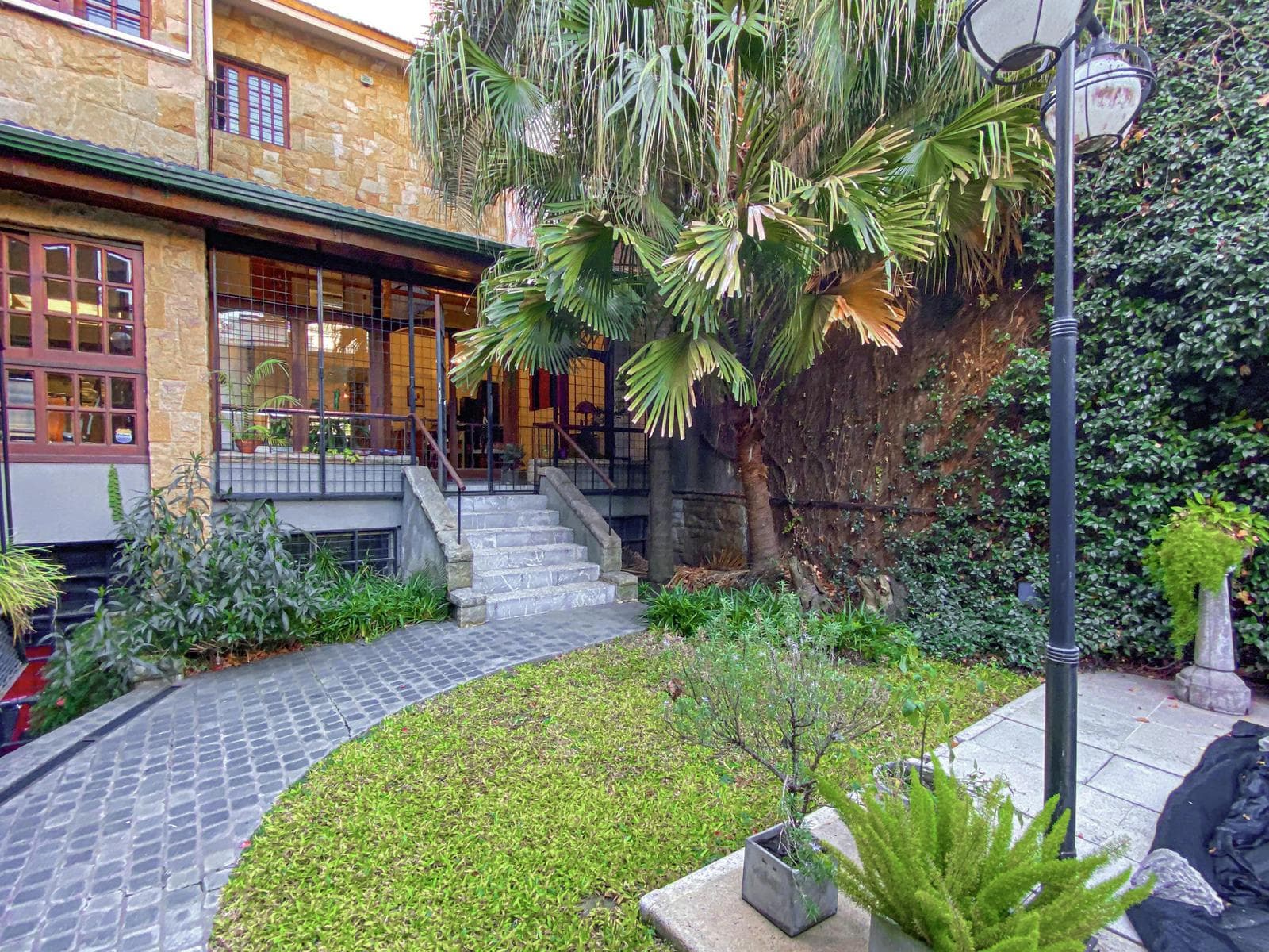 4-bedroom house plus a multipurpose room, garden, pool, barbecue, and 3 parking spaces