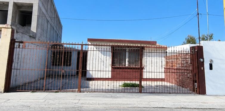 One-story house for sale in the Cruz del Aire neighborhood, north of Saltillo