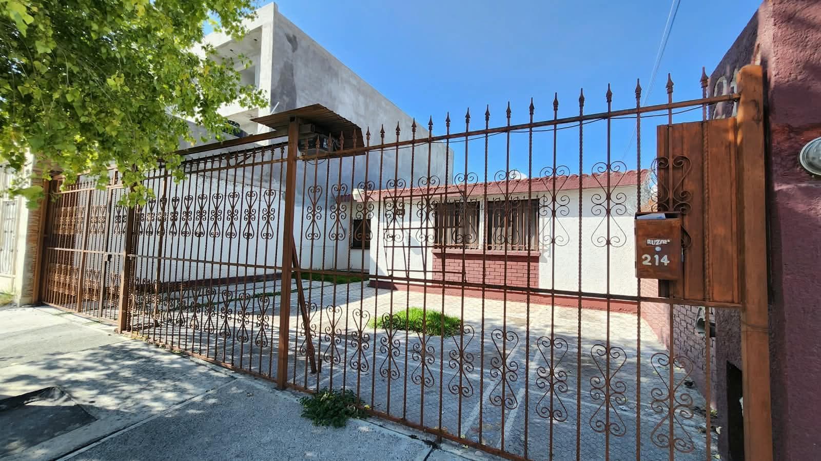 One-story house for sale in the Cruz del Aire neighborhood, north of Saltillo