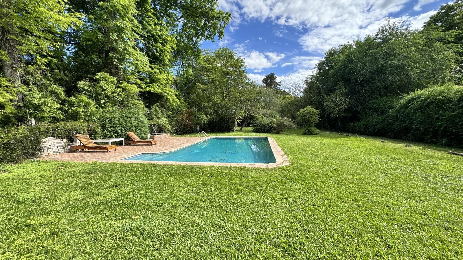 Alquiler Casa con Gran Jardin y Pileta en el Cazador - Escobar