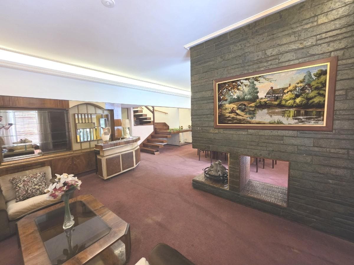 VENTA Casa de 3 niveles sobre lote de casi 500 m² Villa Devoto, con gran parque, quincho y cochera