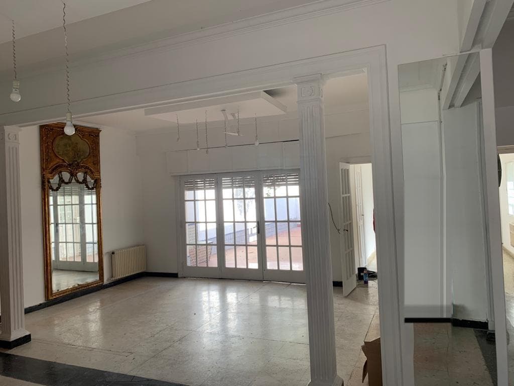Casa en esquina 4 dormitorios con quincho y terraza – Cofico