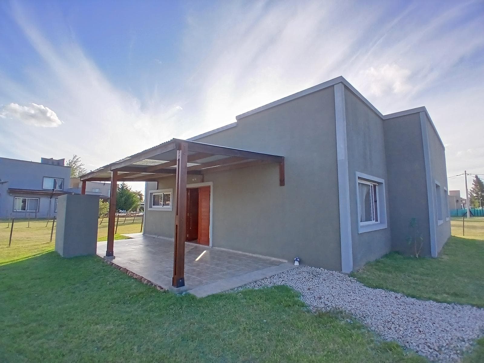 Casa 3 dormitorios a estrenar, barrio Domselaar Chico VENTA