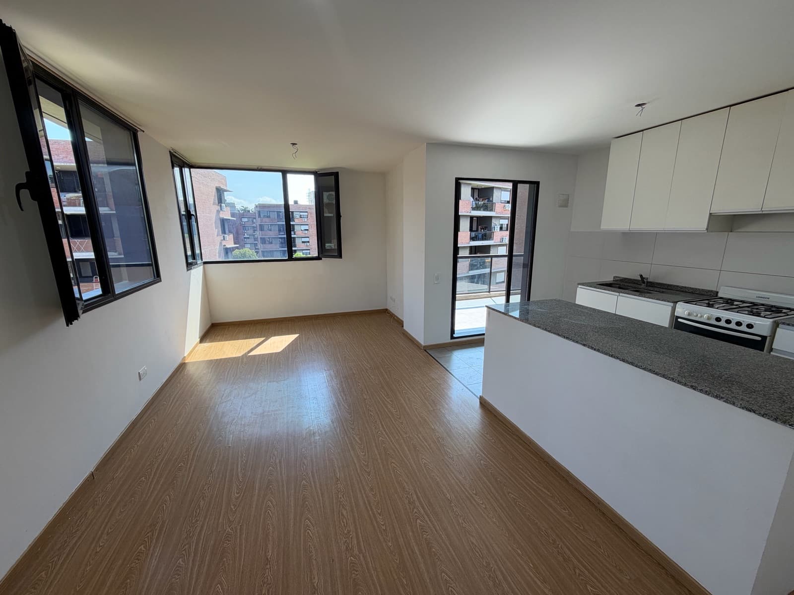 Departamento 2 Dormitorios, Balcón Con Parrillero Y Cochera - Palos Verdes, Fisherton
