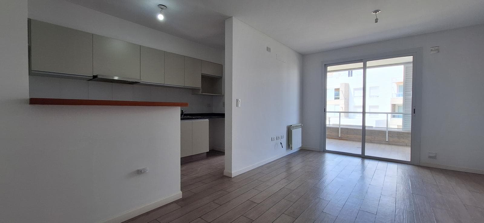 Departamento de 2 Dormitorios con Cochera en Alquiler Valle Escondido
