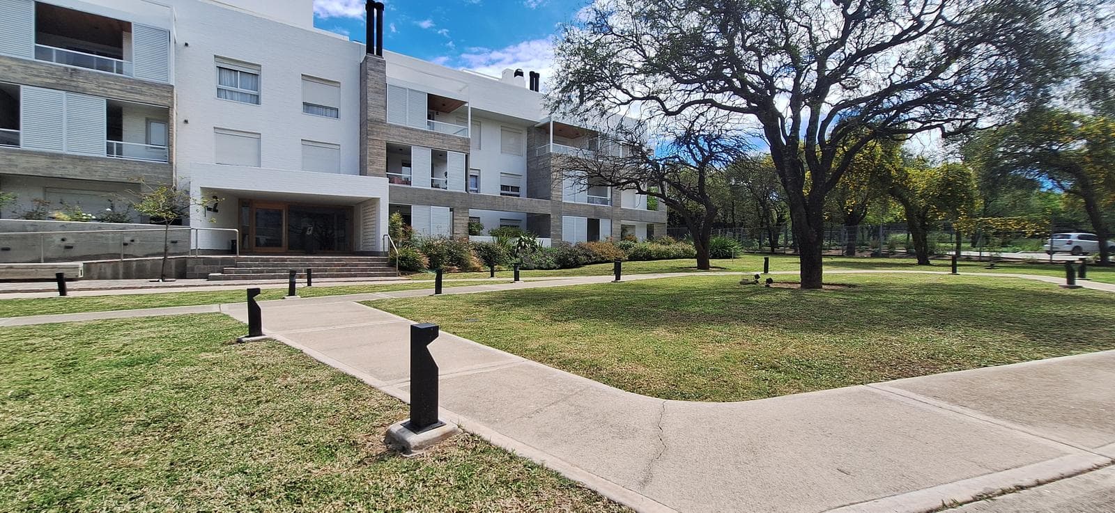 Departamento de 2 Dormitorios con Cochera en Alquiler Valle Escondido