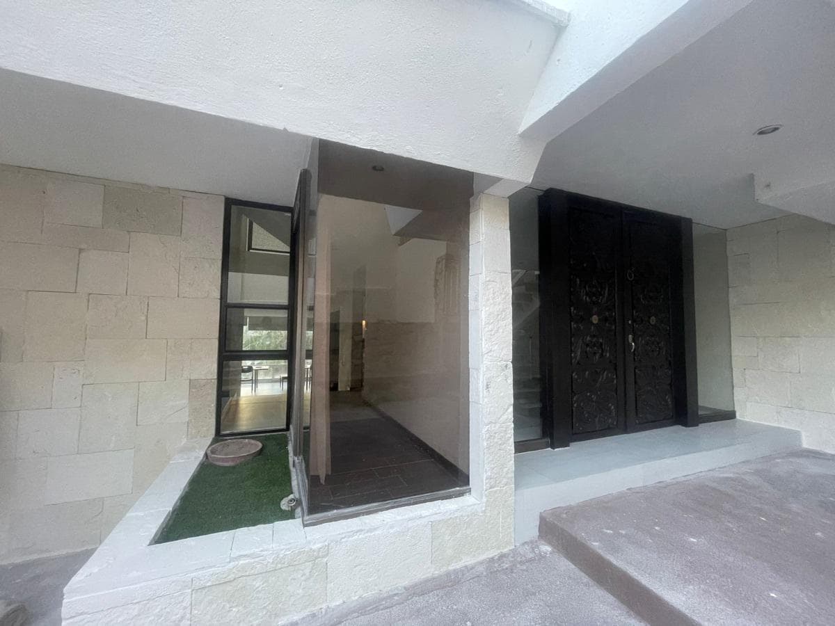 HOUSE FOR SALE IN CONTRY