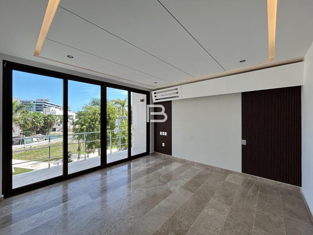 House for Sale in Puerto Cancún