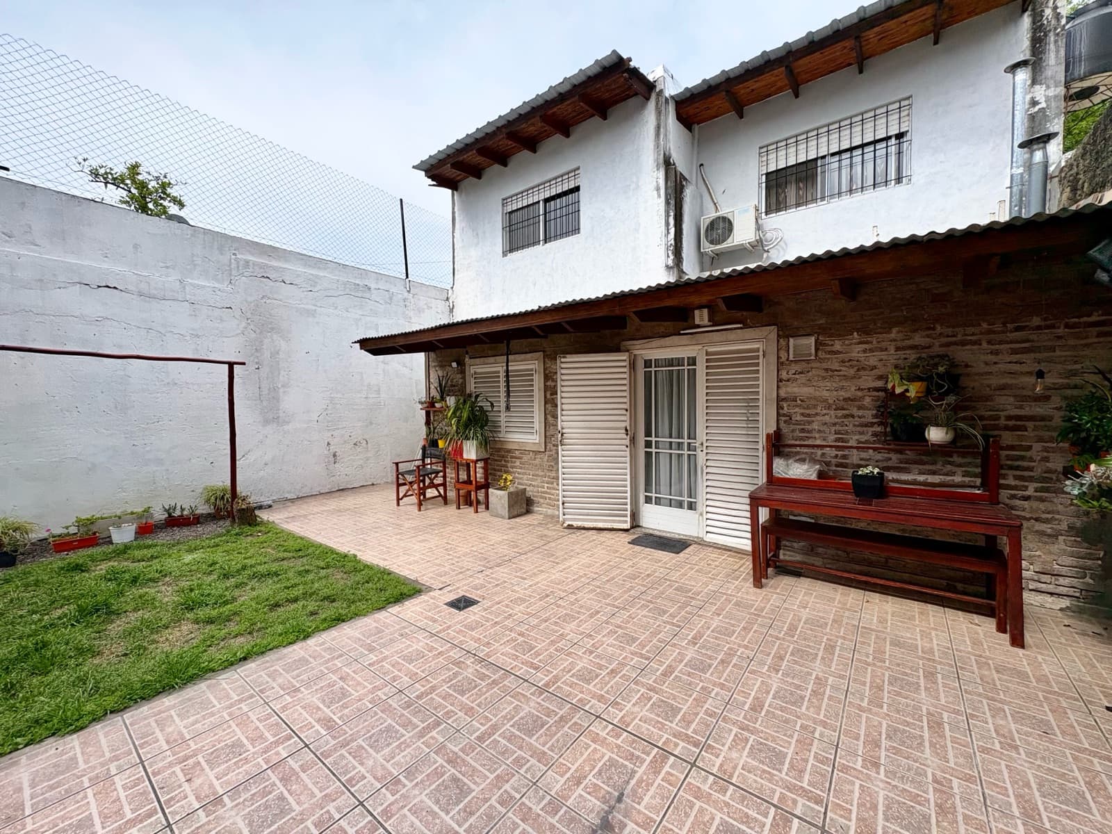 EXCHANGE - 4-bedroom house with garage and yard - Sarmiento, Rosario, Santa Fe
