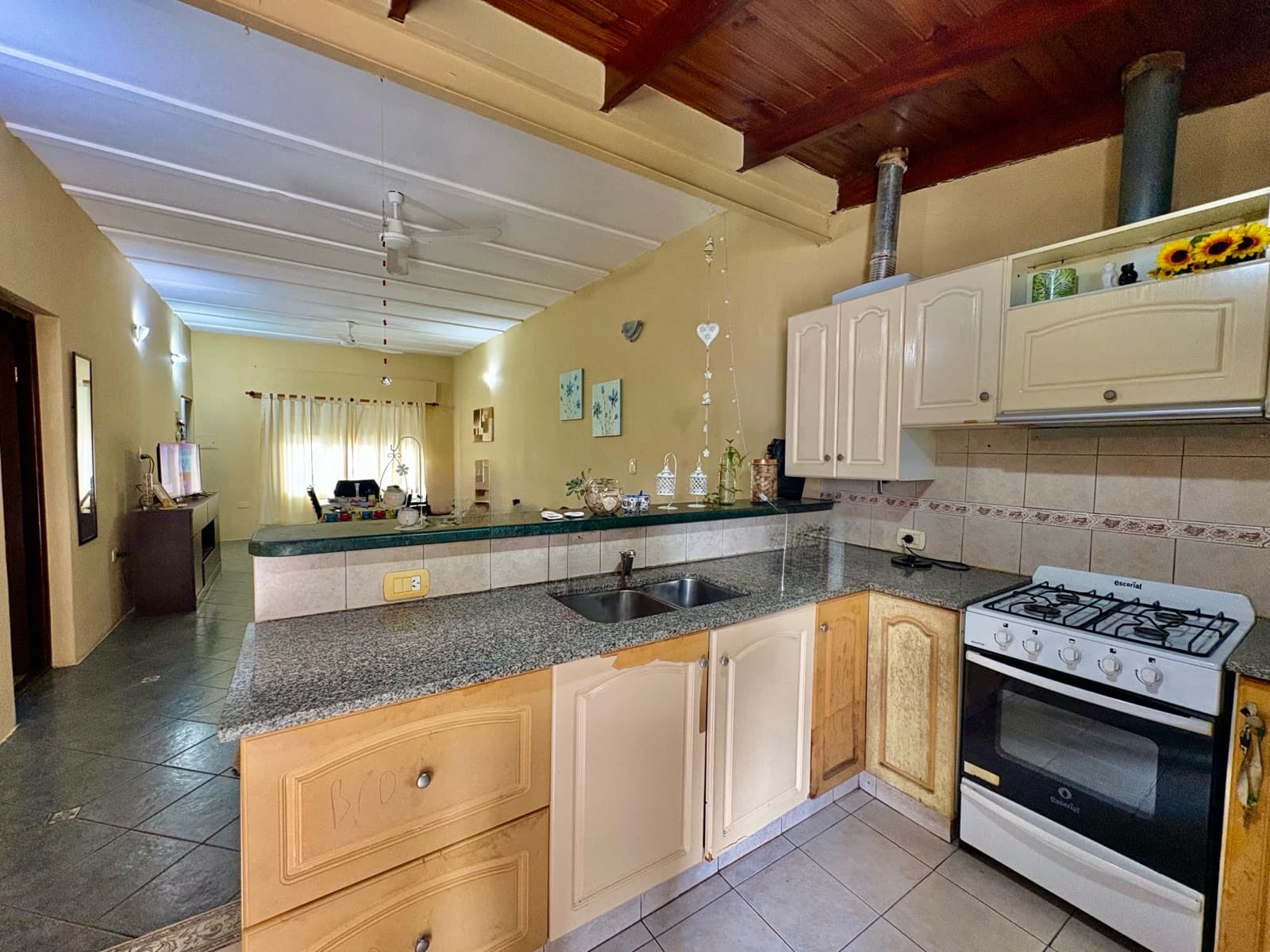 EXCHANGE - 4-bedroom house with garage and yard - Sarmiento, Rosario, Santa Fe