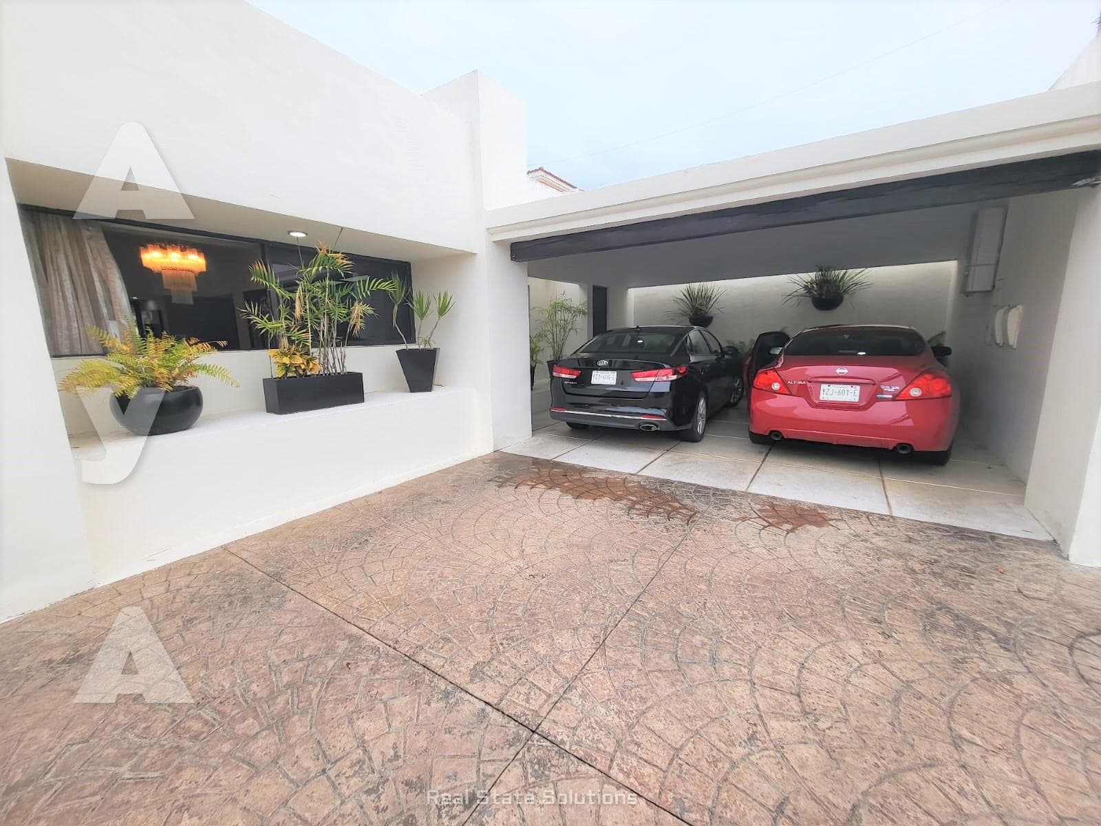 Residential Home for Sale, 4 Bedrooms, 40 Solar Panels, Campestre, Mérida.