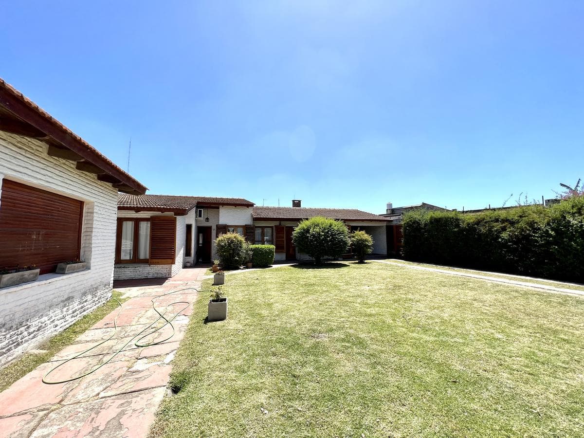 House for Sale - Roque Perez: 4 bedrooms, garden, barbecue area, right in the heart of downtown