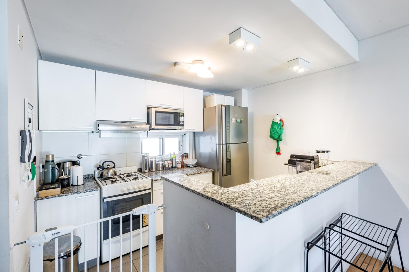 FOR SALE - Two-bedroom, two-bathroom apartment with a balcony and amenities in Centro Rio Rosario.