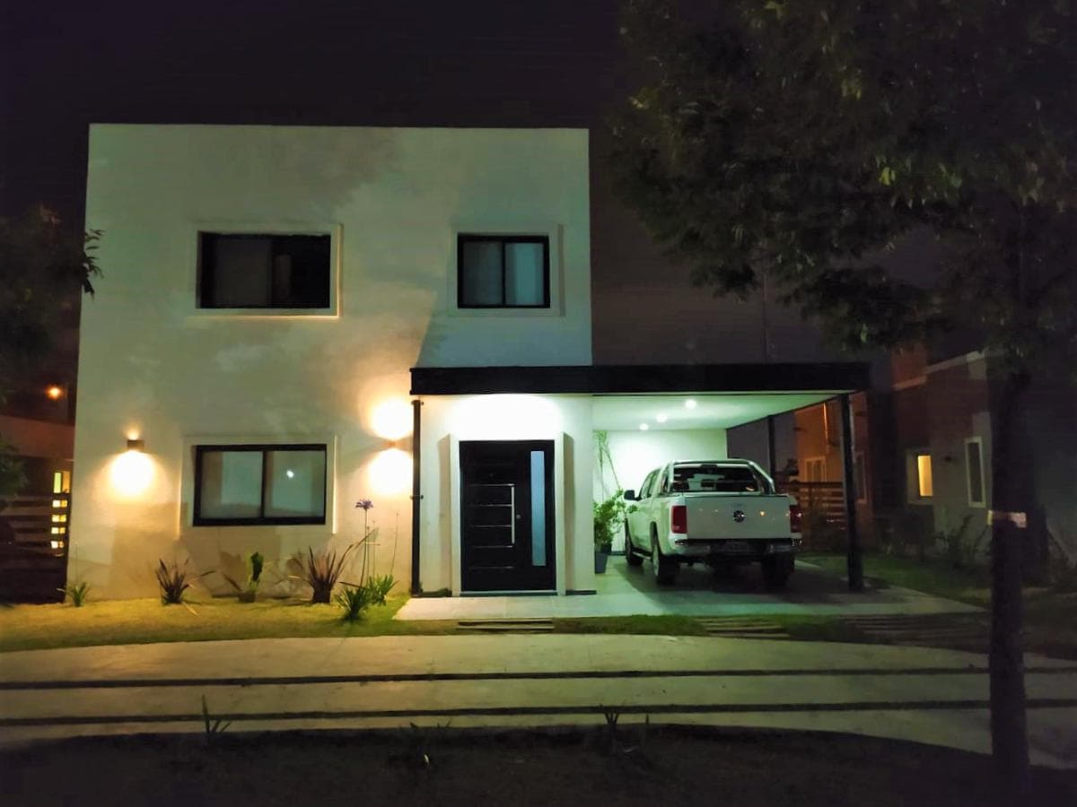 4-Bedroom House for Sale with Pool in San Eduardo - Pilar