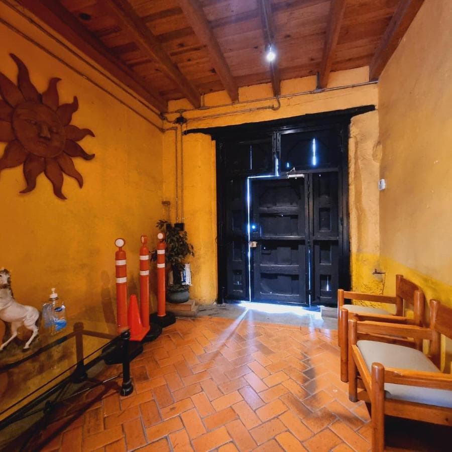 HOUSE FOR SALE IN DOWNTOWN METEPEC