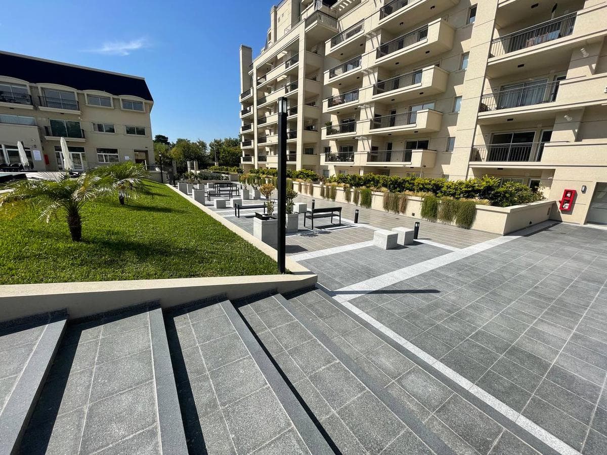 3-ROOM APARTMENT FOR SALE WITH PREMIUM GARAGE AT KLOVER PLAZA - Barrio Parque, Bernal